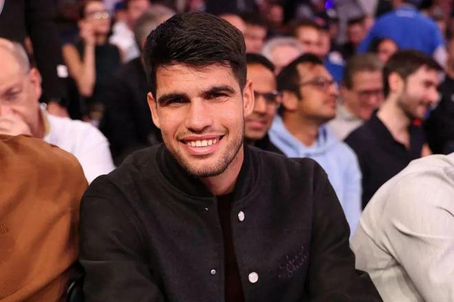 随着社交媒 随着社交媒